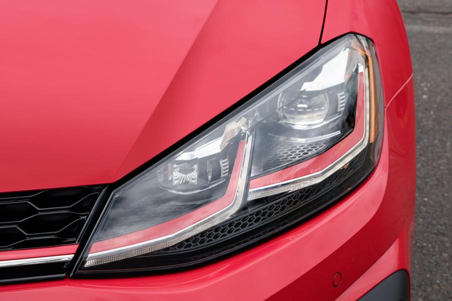 Детали экстерьера Volkswagen Golf GTI 5-Door (Typ 5G) 2017 года  (NA) (фото 4 из 41)